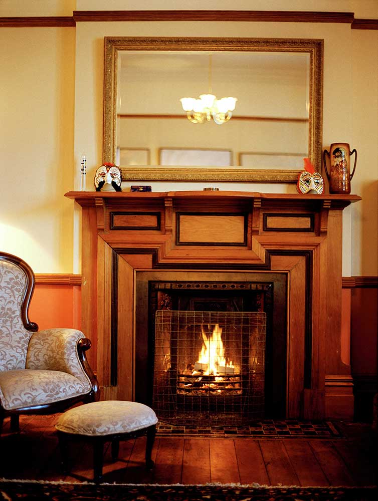 Front-Lounge-fire-setting